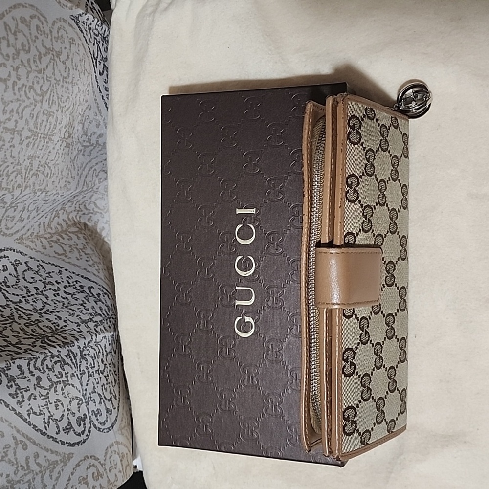 Authentic Gucci Brown Monogram Women's Wallet Light Corner Rub - Picture 7 of 7